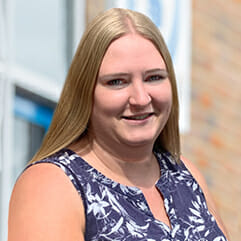 Managers_0003_Laura